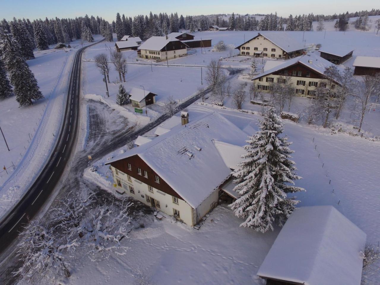 Auberge De La Couronne Сеньєлеж'єр Екстер'єр фото